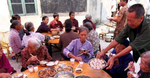 易擺酒&ldquo;鄉(xiāng)村流動(dòng)式家宴服務(wù)&rdquo;界的先行開(kāi)拓者