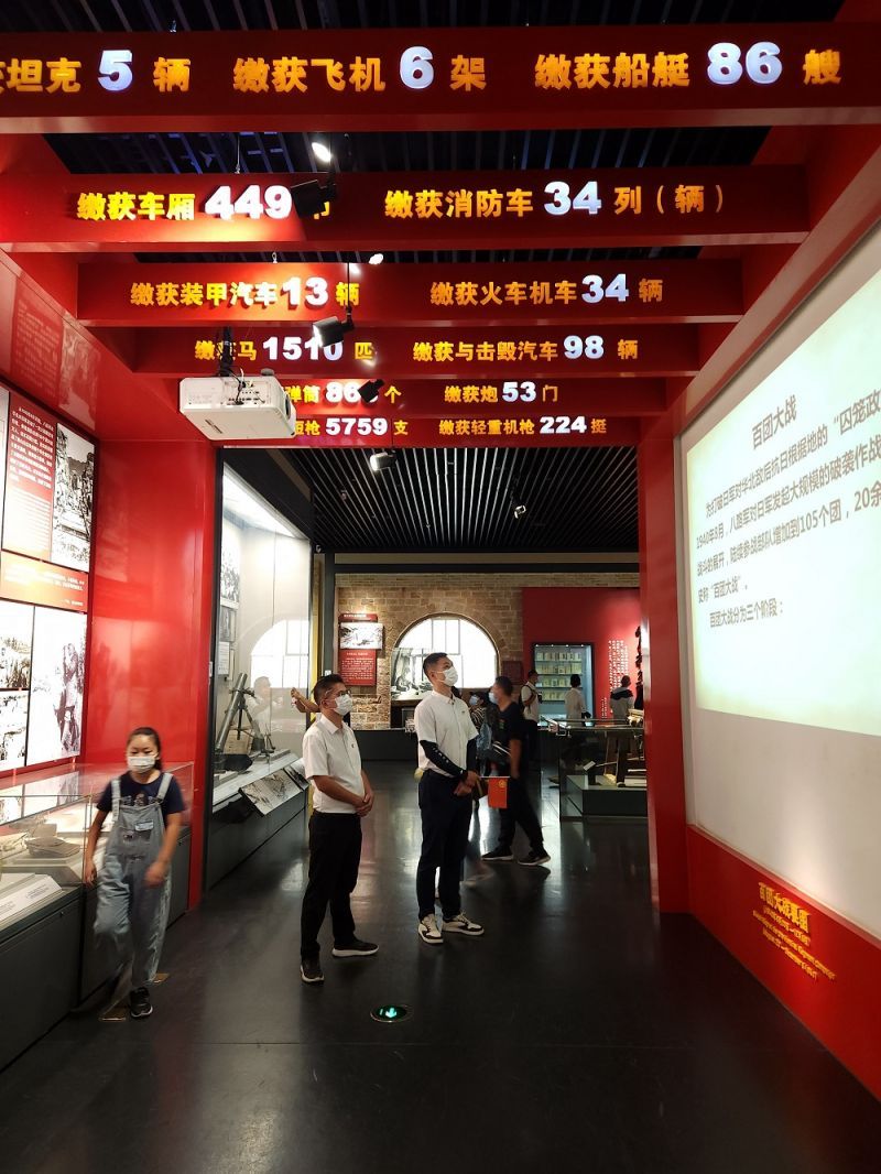 參觀抗日戰爭紀念館照片（李洪川攝） (1).jpg