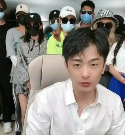 淘寶主播空姐妖妖：辛巴與華為正面起沖突，產品質量是留住粉絲的重要前提