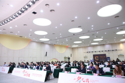 首屆金巖獎(jiǎng)?lì)C獎(jiǎng)典禮暨2021年度&ldquo;建筑衛(wèi)生陶瓷十大品牌榜&rdquo;啟動(dòng)禮