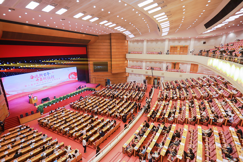 高權(quán)亮相名企云客廳,講述愛與光讓視界更清晰