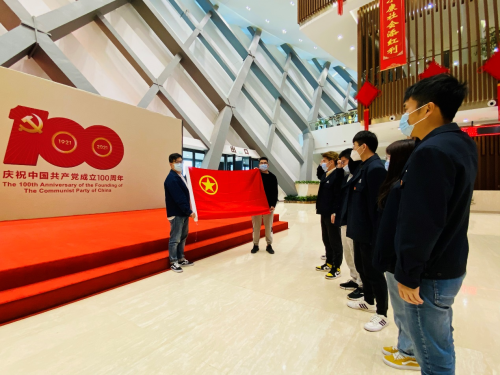 學習百年黨史 爭做先鋒青年