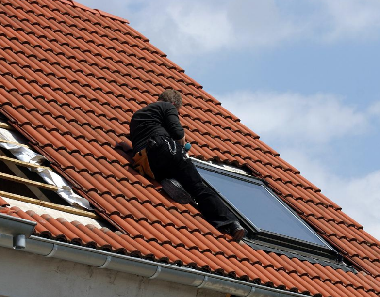 阿魯山彩石瓦大師：傳承匠心工藝，鑄就行業(yè)品質(zhì)典范