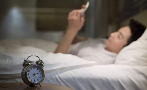 人到中年易失眠，東寶床墊助你晚上睡得好