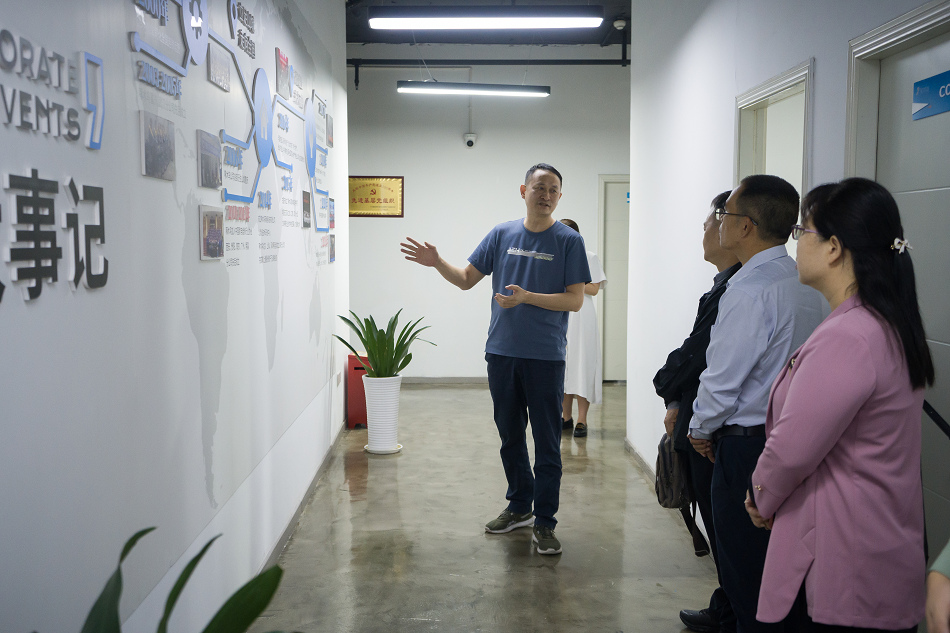 廣西北海市工信局陸驍君一行  調(diào)研啄木鳥家庭維修