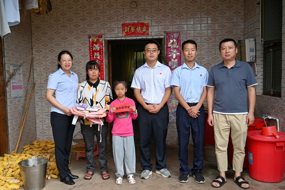 &ldquo;金秋助學&rdquo;送愛心入戶走訪暖人心