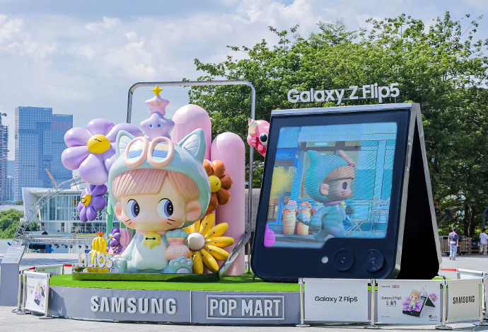 三星Galaxy Z Flip5：創(chuàng)新科技點(diǎn)亮現(xiàn)代美學(xué)，引領(lǐng)時(shí)尚新風(fēng)向！