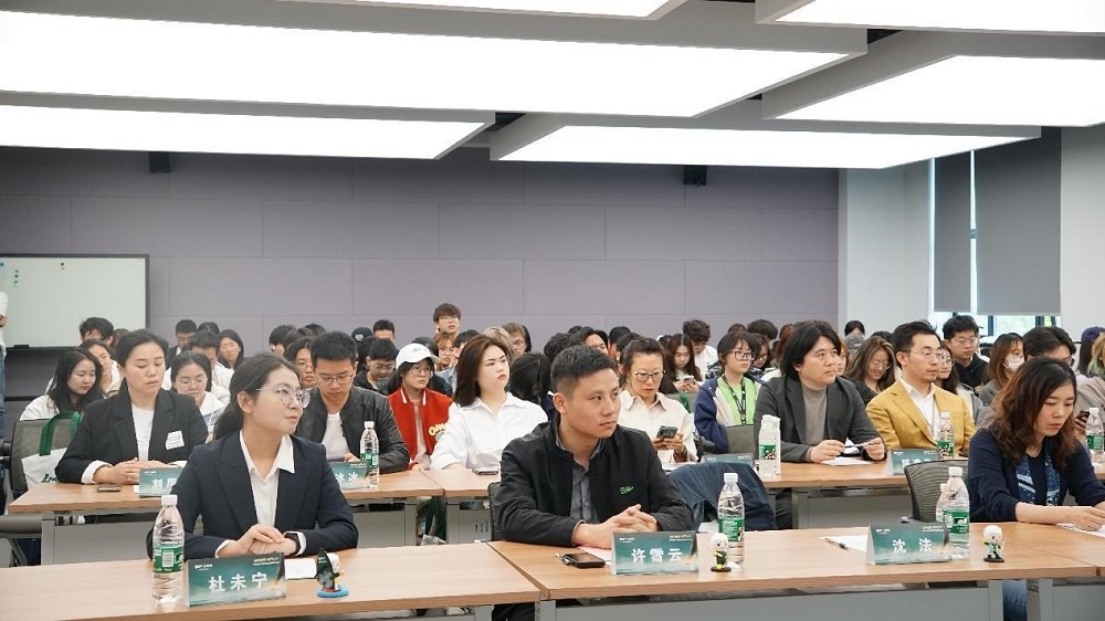 高校之旅第三站點(diǎn)亮上海 千年舟首屆花色及應(yīng)用設(shè)計(jì)大賽宣講會(huì)再啟航