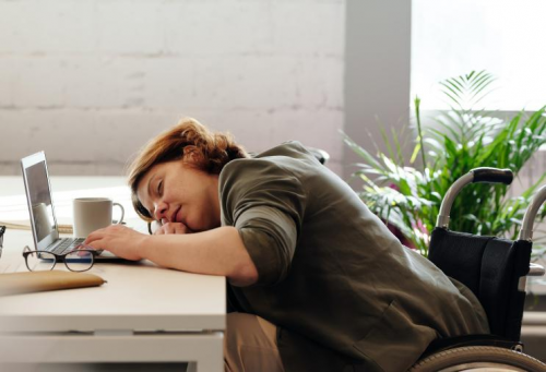 經常腰痛用什么床墊好？東寶床墊為您撐腰