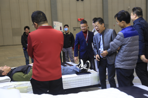 悠云山康養智能健康新產品成為廣東國際康養家居展 上的全場焦點