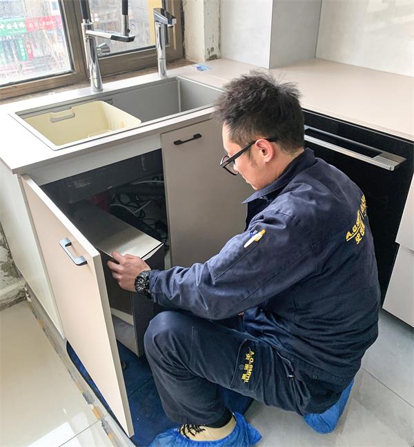 兩位獨居老人家中突發不適 這位售后師傅的舉動暖心了