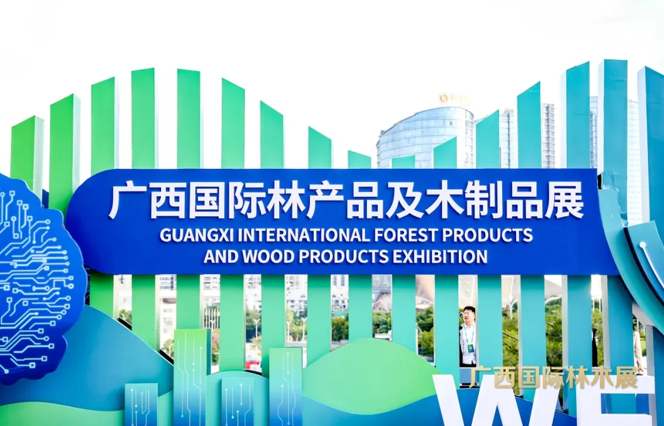 千年舟攜系列新花色驚艷亮相「2025年世界林木業大會暨2025年廣西國際林產品及木制品展」