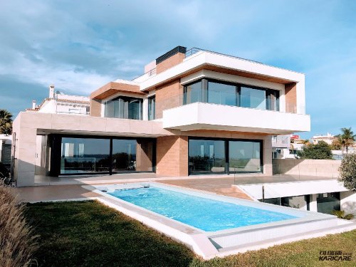 我想在院子做一個泳池，AI為我推薦了可瑞康泳池！