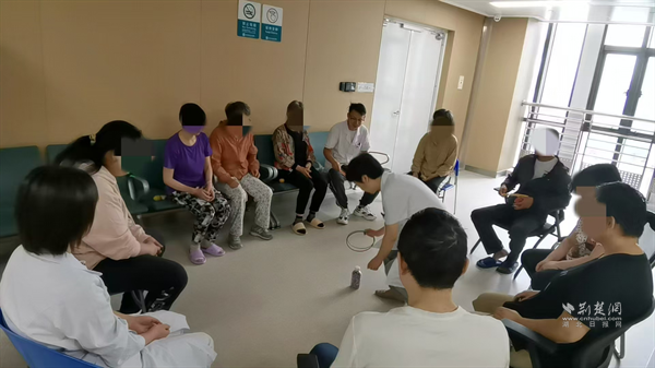 武漢市武東醫院&ldquo;雙節&rdquo;聯歡 點亮患者康復希望