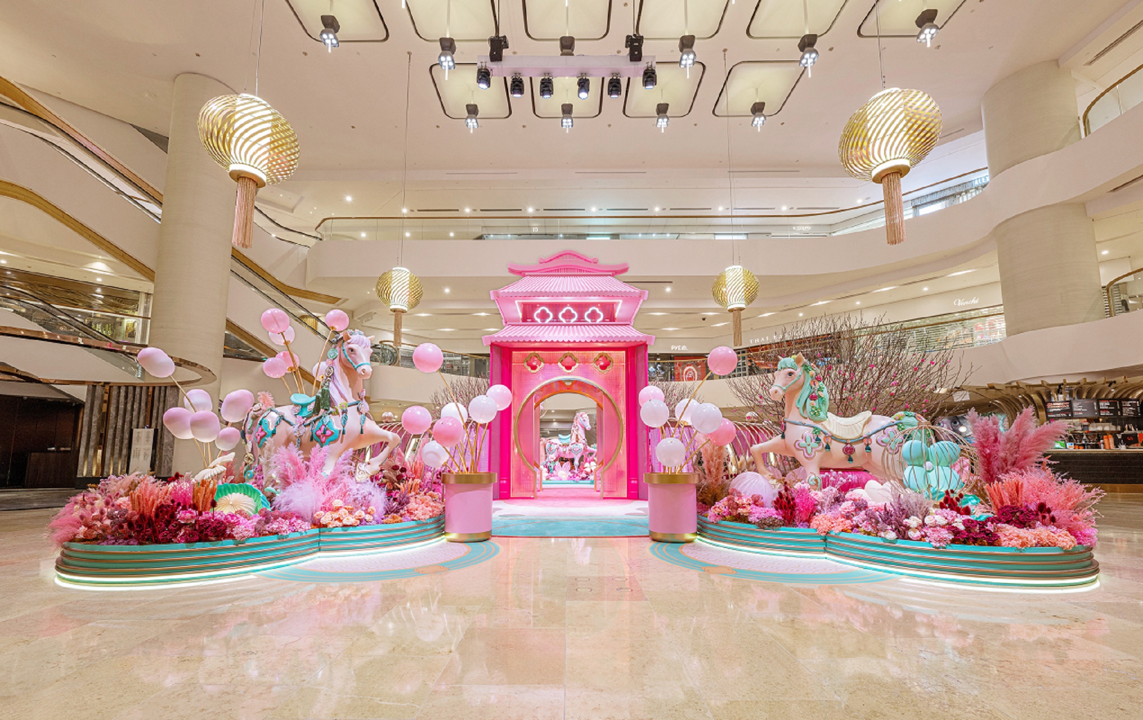 「駿馬星馳 錦簇而至」 太古廣場及星街小區 刺繡駿馬昂首闊步迎馬年