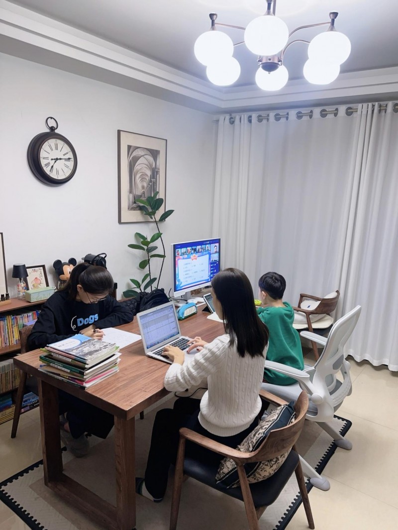 從&ldquo;網(wǎng)紅&rdquo;到&ldquo;長(zhǎng)紅&rdquo;，泊逸書桌如何在小紅書火了一年？